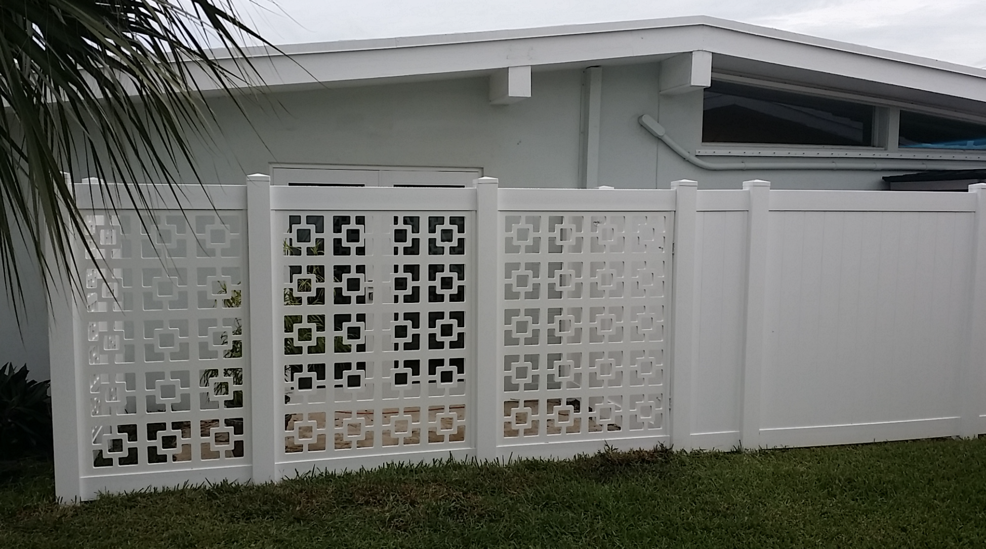 privacy_vinyl_porch_acurio