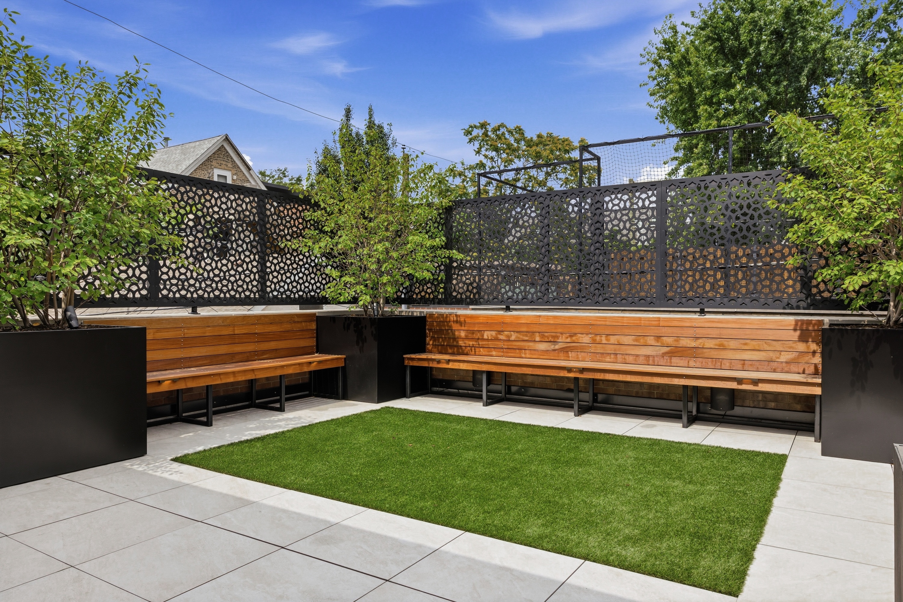 A Chicago rooftop patio made private with Acurio lattice panels